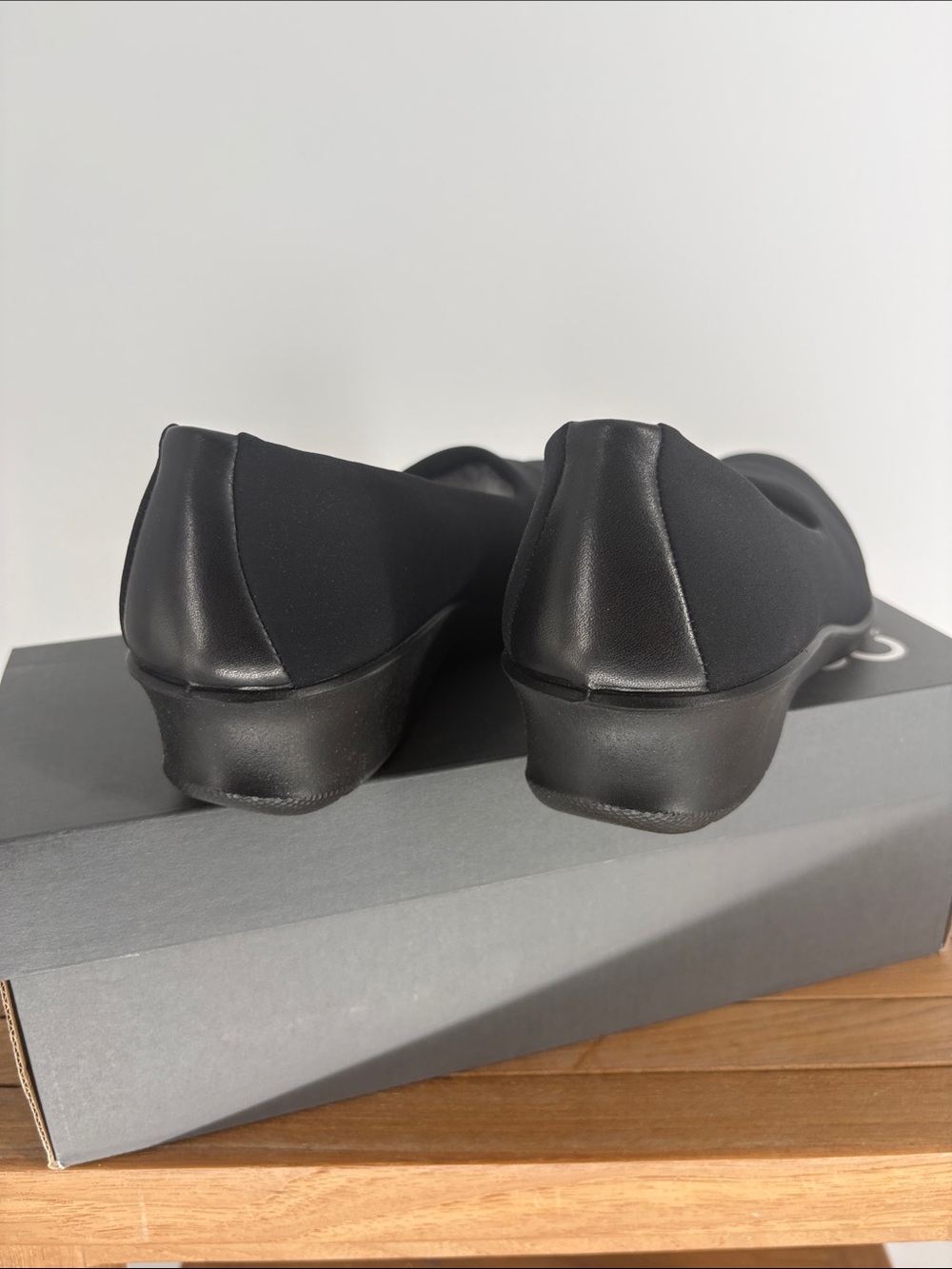 New ECCO FELICIA Women's Black Slip-On Comfort Flats SIZE 6-6.5 - Picture 4 of 8